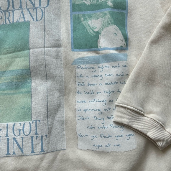Taylor Swift We Found Wonderland Quarter Zip XS NWOT - Picture 6 of 8